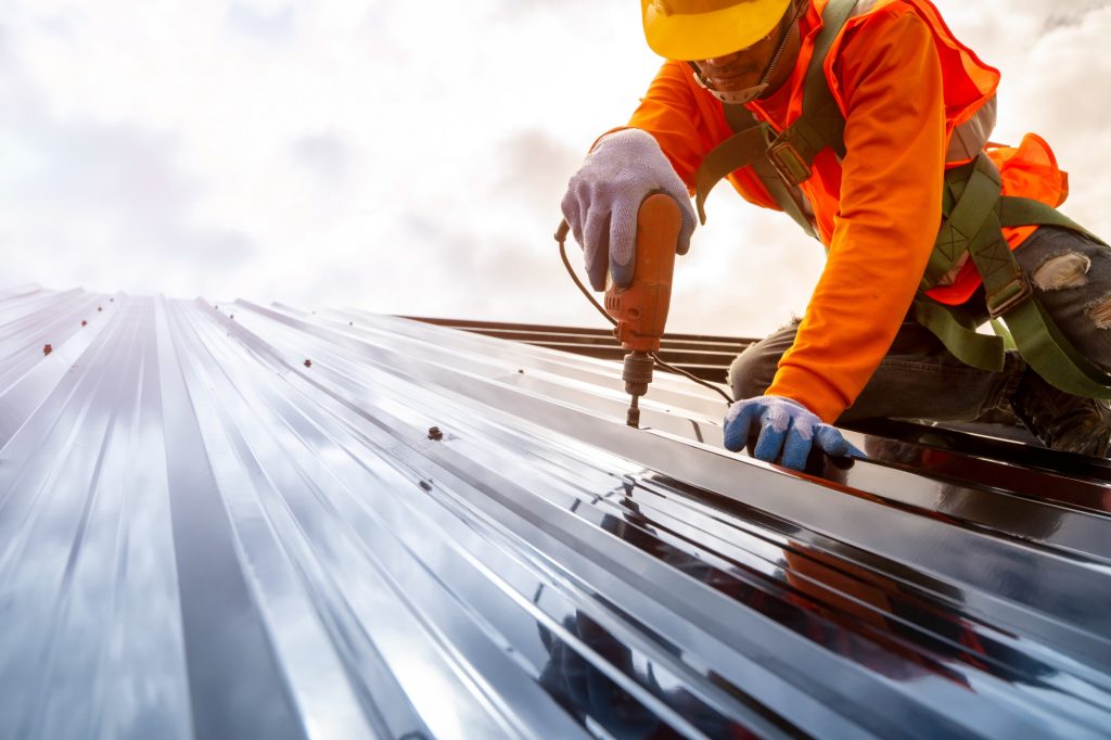 Roofing Contractor - 4 Reasons You Should Only Work With an Insured Roofer
